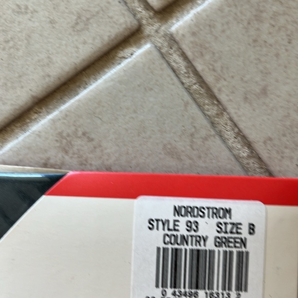 Nordstrom control top pantyhose reinforced toe sheer size B Country Green new - Picture 3 of 5
